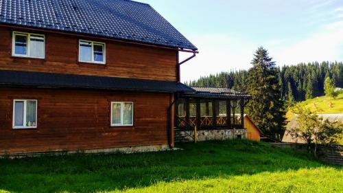 Yablunytsya House | Гостьовий дім "У Ані"