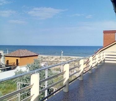 Karolino-Bugaz House | Дом на берегу Черного Моря