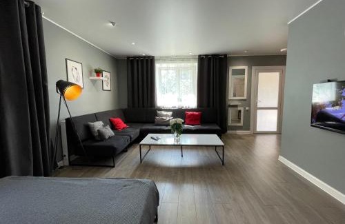 Petropavlovsk Apartment | Квартира-студия с отдельным входом с гостиничным сервисом, с белым постельным