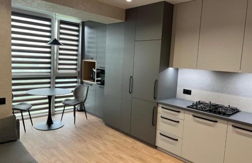 Khmelnitskiy Apartment | Комфортний люкс з панорамою Netflix