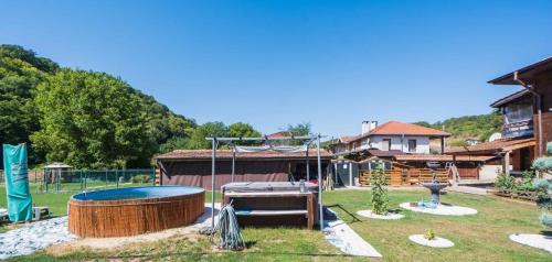 Mladezhko House | къща за гости Зеленият двор