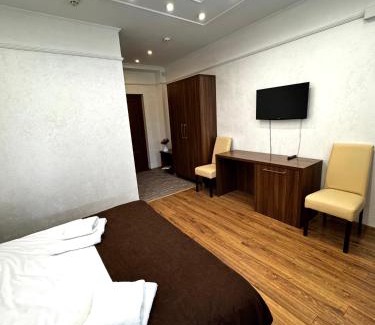 Yavory Hotel | Міні-готель Три Корони