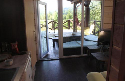 Manyava Ski Chalet | містечко Швейцарське