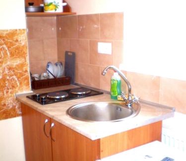 Mykolaiv Apartment | НЕБОЛЬШАЯ СТУДИЯ центр Николаева на Соборной-Макарова Макдональдс диван и кресло 2 этаж Wi-Fi