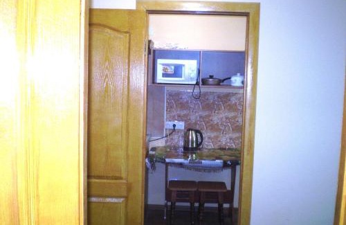 Mykolaiv Apartment | НЕБОЛЬШАЯ 2 комн квартира центр Николаева Соборная-Макарова Макдональдс 4 дивана 2 этаж Wi-Fi