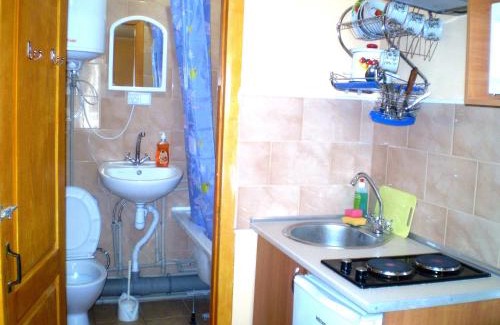 Mykolaiv Apartment | НЕБОЛЬШАЯ 2 комн квартира центр Николаева Соборная-Макарова Макдональдс 4 дивана 2 этаж Wi-Fi