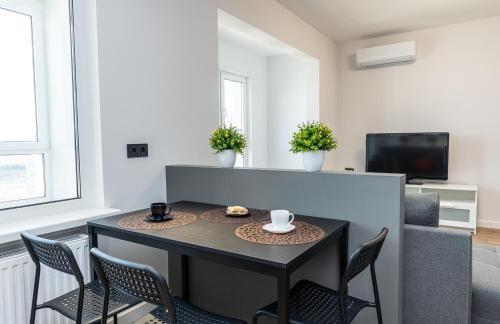 Darnyckyj Apartment | Осокорки, видовая современная 3х комнатная с 2мя спальнями, рядом с Эпицентром.