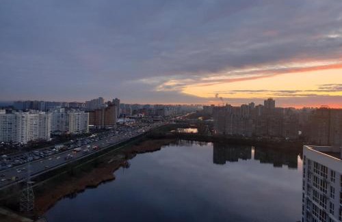 Pozniaky Apartment | Панорамний Краєвид, поруч з метро