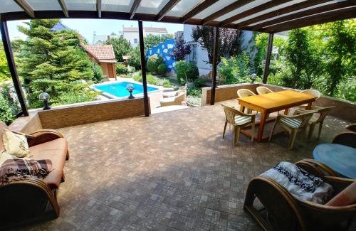 Odessa House | Приватний котедж з Басейном біля моря Совіньон Одеса