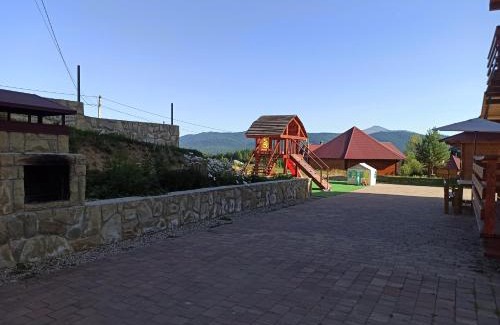 Yablunytsya Hotel | У Павла