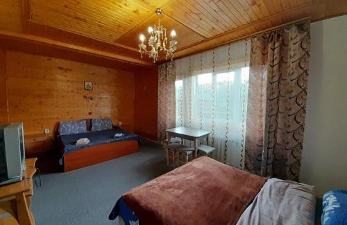 Yaremche House | У Тараса і Лесі
