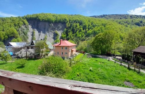 Yaremche House | У Тараса і Лесі