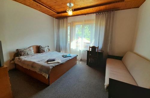 Yaremche House | У Тараса і Лесі