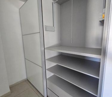 Petah Tikva Apartment | מיני פנטהאוס נווה גן Mini Penthouse by Lake Neve Gan