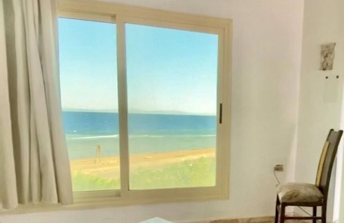 Sinai Peninsula Ski Chalet | استمتع بالاقامة في شقة علي البحر مباشرة في دهب