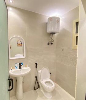 Ghirnatah Apartment | جلسة جانبية وسرير ماستر