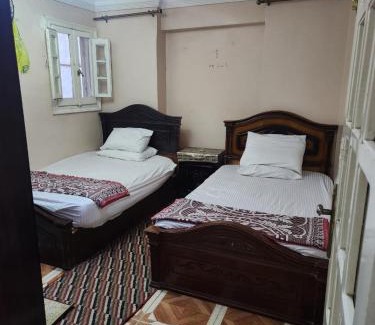 Bab Sharqi Apartment | شقق هوليداي شقة لك بالكامل ثلاث غرف و حمام و مطبخ و انتريه و شرفة