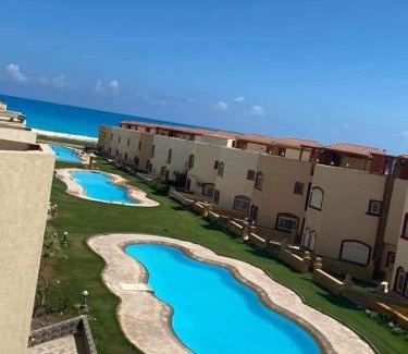 Marina El Alamein Apartment | فيلا دوبلكس3 غرف نوم مكيفين داخل قريه بيرلا مارينا كيلو 90 عائلات فقط