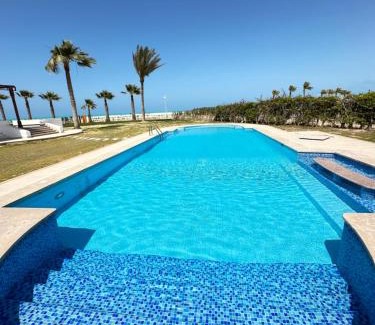 Marina El Alamein Villa | فيلا7غرف اول صف على البحر بحمام السباحة مارينا 5 الساحل الشمالي العلمين