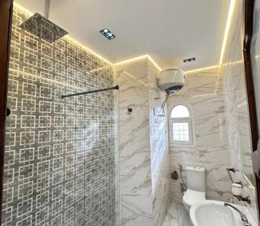 Marina El Alamein Villa | فيلا7غرف اول صف على البحر بحمام السباحة مارينا 5 الساحل الشمالي العلمين