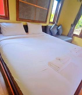 Si Racha Ski Chalet | คีรีนคร บางพระ รีสอร์ท
