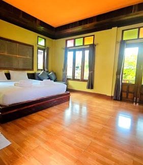 Si Racha Ski Chalet | คีรีนคร บางพระ รีสอร์ท