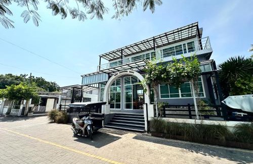 Koh Lan Hotel | บ้านชวนชมเกาะล้าน