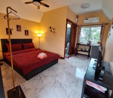Suan Phueng House | บ้านน้ำผึ้งโฮมสเตย์