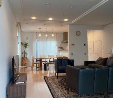 Jujo Villa | 広々130平米 最大13名 駅徒歩4分 10Gwifi 夜のパーティーと飲み会禁止