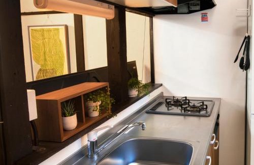 Honmachi Apartment | 新宿まで近い 最寄駅徒歩4分 最大10名の貸切一軒屋 3BR 子連れ歓迎 高速Wi-Fi