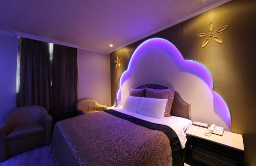Shulin Hotel | 樹林月圓汽車旅館