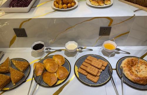 Bishkek Hotel | 比什凯克水晶轻奢智享酒店阿拉套广场店Bishkek Crystal Luxury Smart Hotel Ala-Too Square Branch