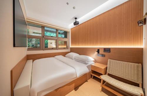 Changning Hotel | 船长五号青年酒店东华大学延安西路地铁站店