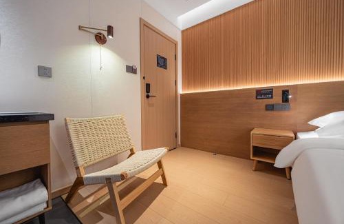 Changning Hotel | 船长五号青年酒店东华大学延安西路地铁站店