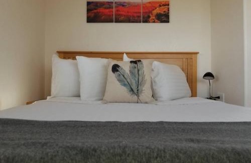 Valle House | 072A Affordable Getaway near South Rim Sleeps 4- No Kitchenette