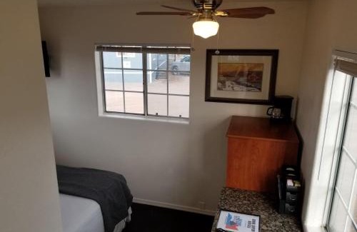 Valle House | 072A Affordable Getaway near South Rim Sleeps 4- No Kitchenette
