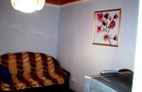 Mykolaiv Apartment | 1 ком квартира Соборная-Макарова Wi-Fi, Макдональдс, самый центр Николаева 2 дивана 2 этаж