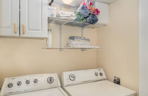Satellite Beach House | 1/2 mile from the Atlantic Ocean - spacious townhouse