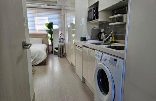 Seocho-dong Apartment | 1-3507#Sinnonhyeon High-rise View #Garden View #Gangnam Station Line 2, Sinbundang Line #Sinnonhyeon Station Line 9 #Hotel Bedding #New Building