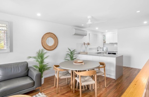 Rainbow Beach Apartment | 1/46 Manooka Drive - Rainbow Beach. Aircon. Ocean Views.