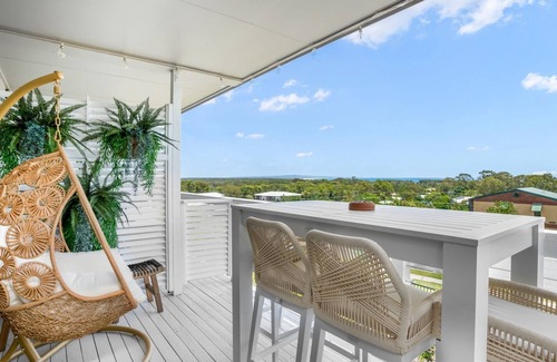 Rainbow Beach Apartment | 1/46 Manooka Drive - Rainbow Beach. Aircon. Ocean Views.