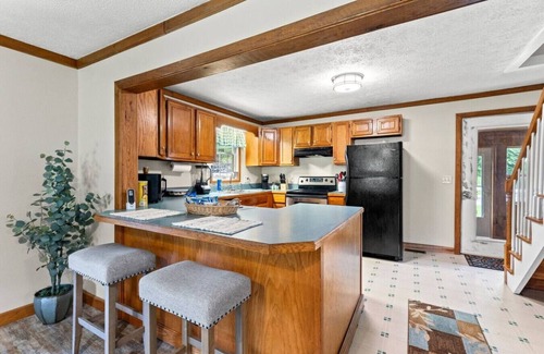 Clay City Apartment | 1,600 Acres | Pool | Pond | Hidden Treasure - RRG!