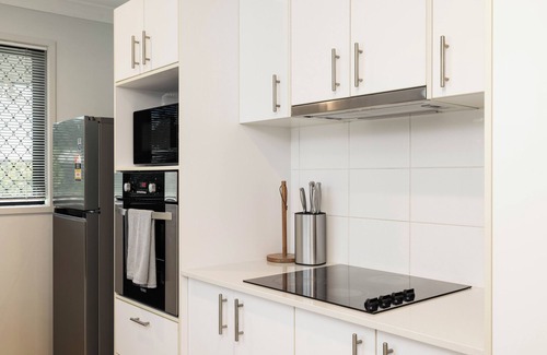 Rocklea Apartment | 1 Bdr Apt! Garage! Clean! GST Credits! 221D1
