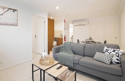 Rocklea Apartment | 1 Bdr Apt! Garage! Clean! GST Credits! 216D1