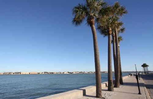 Pass-a-Grille Historic District House | 1 - Beach Club At Pass-A-Grille