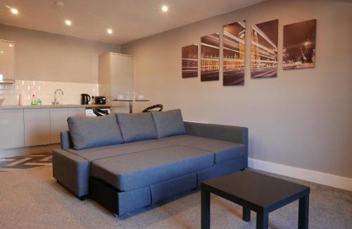 Chapeltown Apartment | 1 bed Apt close to Leeds Arena Sleeps up to 4 people F4