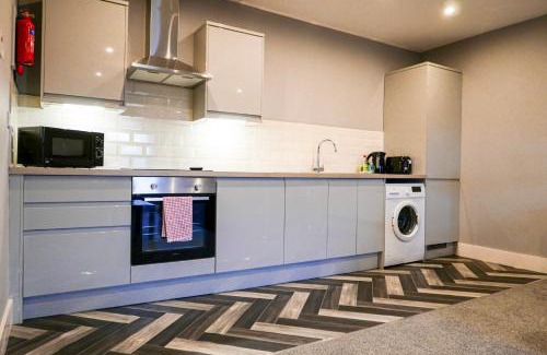 Chapeltown Apartment | 1 bed Apt close to Leeds Arena Sleeps up to 4 people F4