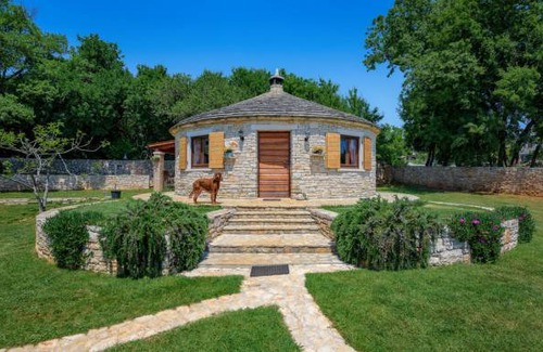 Cabrunici House | 1 bedroom accommodation in Cukrici