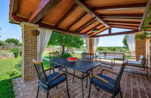 Cabrunici House | 1 bedroom accommodation in Cukrici