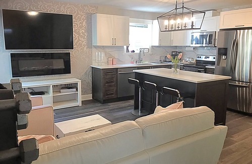 Langford House | 1 Bedroom LUX Farmhouse Bear Mountain Victoria - Suite Lower Level (LL)